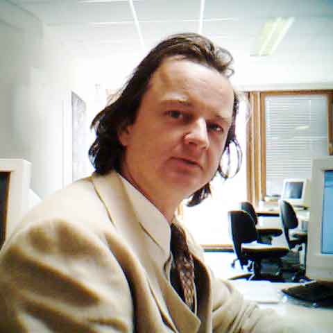 Ich im Schulungsraum mit 15"-Monitoren